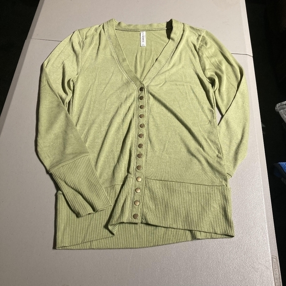 Zenana Outfitters Light Green Lightweight Snap Button Cardigan Sweater Spring L - Picture 1 of 6